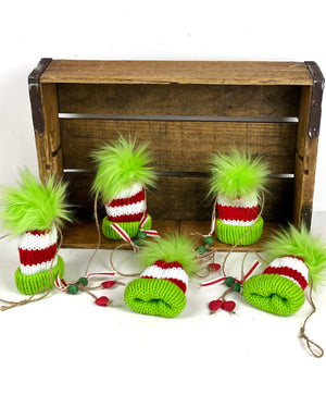 Christmas Red and Green Mini Knit Hat Mantle Ornament Garland, Farmhouse Garland, Tiny Hat Ornaments, Miniature Beanie Christmas Garland Decor