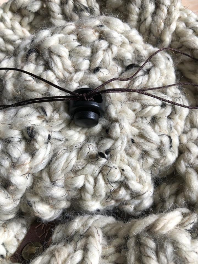 Cord Locks Set of 10 for attaching Removable Poms to Knit or Crochet Hats Beanies Toques Supplies